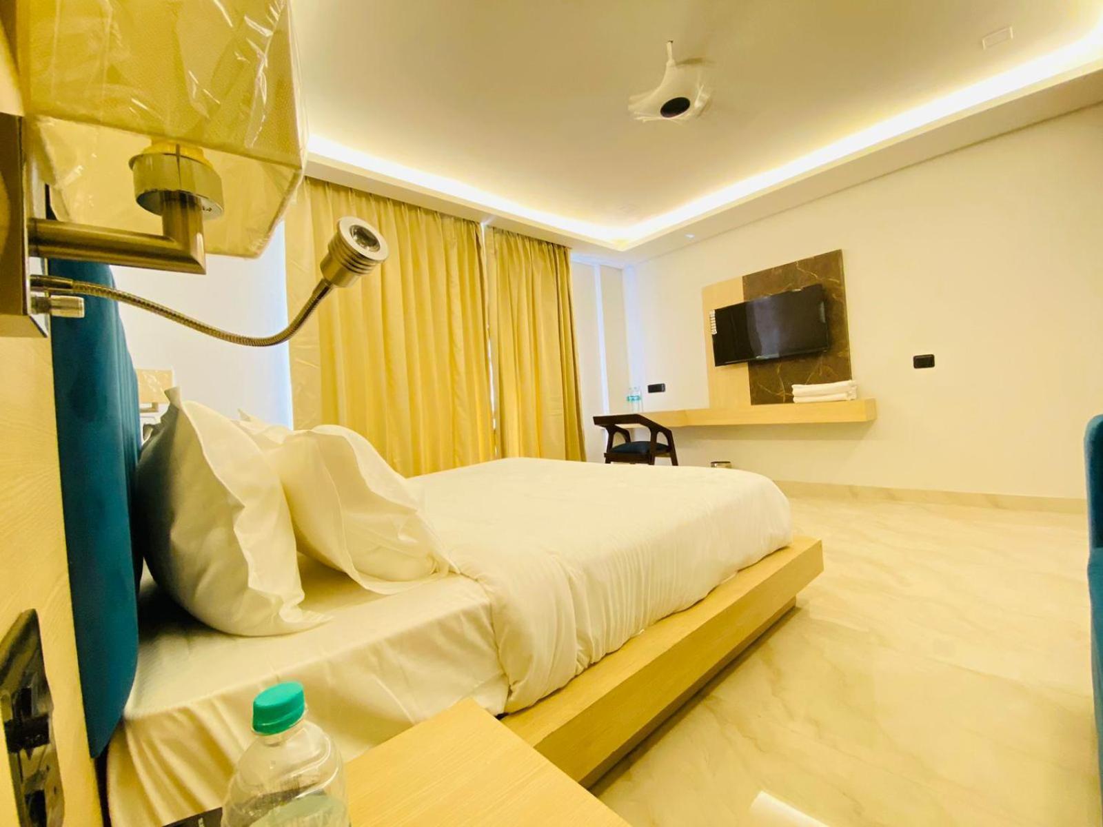 Hotel Holiday Grand 그레이터 노이다 외부 사진